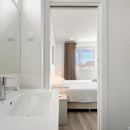 Casa Dos Terracos T2 1º * סאו מרטיניו דו פורטו